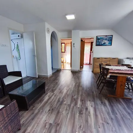Petofi 4 Apartment