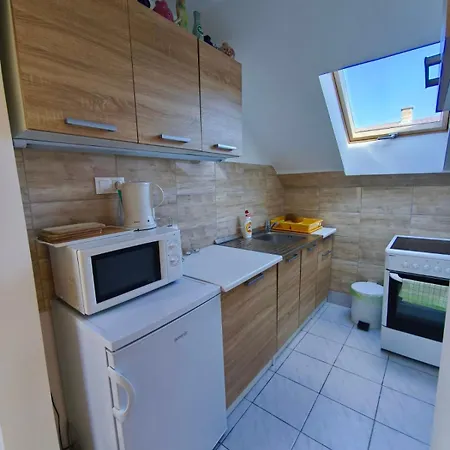 Apartment Petofi 4 *